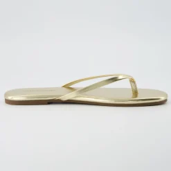 Flat Sandals><noscript><img width=
