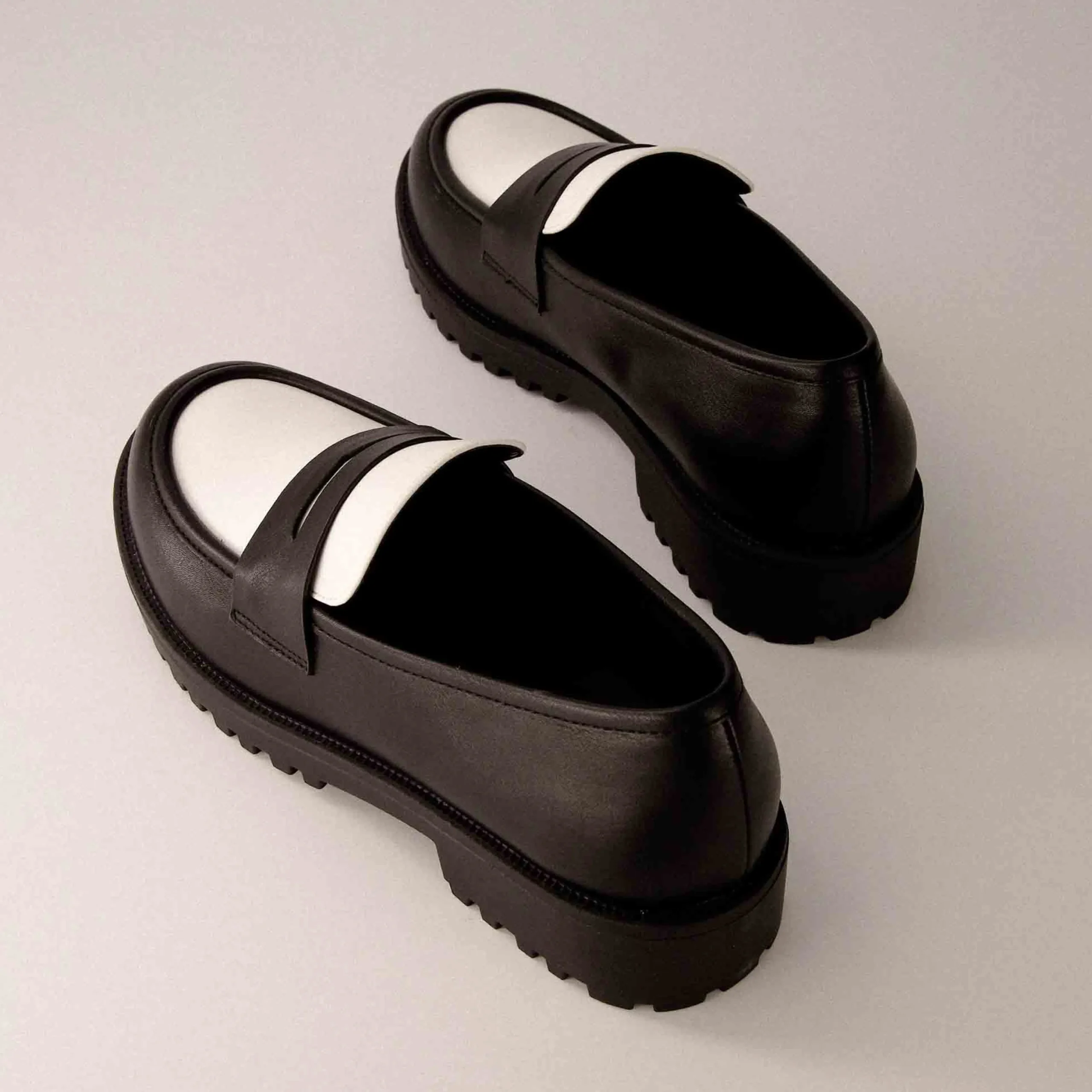 Loafers | Casuals>Cushionaire Reggio Contrast Slip On Loafer Black/White