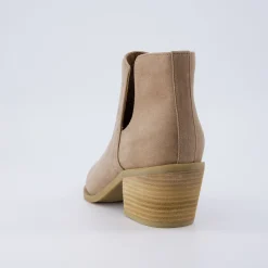 Booties><noscript><img width=