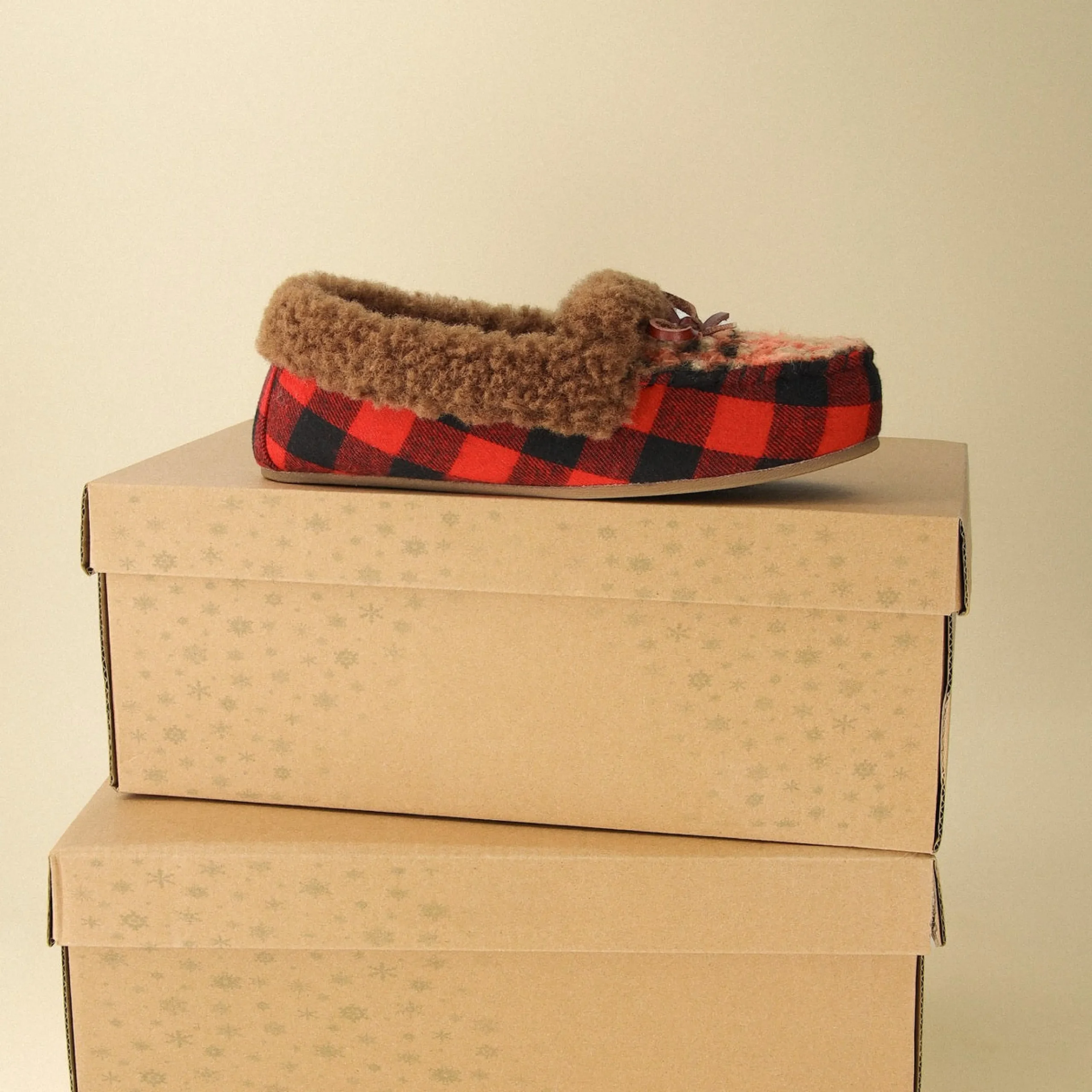 Slippers>Cushionaire Stella Cozy Moccasin Slippers